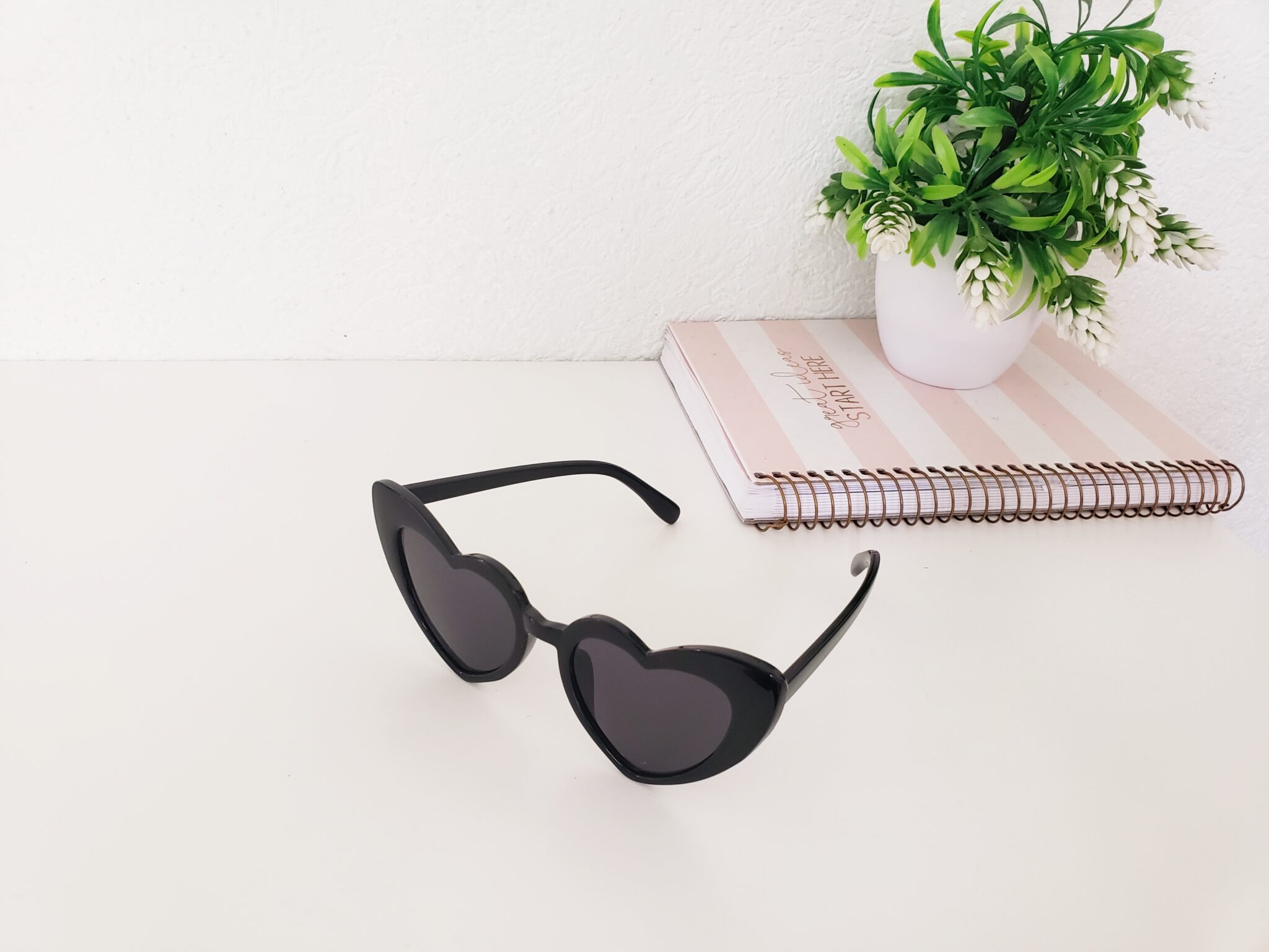 Lentes de corazon negros 2025