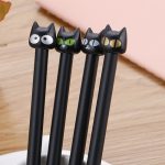 PLUMA KAWAII GATOS NEGROS PUNTO FINO GEL