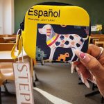 Monedero Food de Cierre con correa Libro Español Tradicional