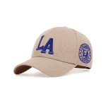 Gorra LA Color Nude con Letras Azules Bordadas