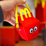 Monedero con Correa Con diseño Cajita Feliz MC Donald