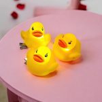 Pinza Patito de Plastico con Luz