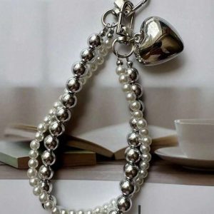 Correa Muñequera de Perlas con Dije de Corazón Plateado para Teléfono