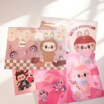 Folder Plastificado con Broche Tamaño Carta Labubus