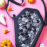Bolsa Crossbody Kawaii en forma de Ataúd Diseños Calaveras