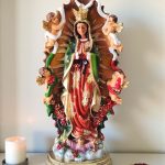 Figura de Cerámica Virgen de Guadalupe Bandera 31cm Artesanal