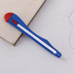 Pluma en Forma de Cutter Tinta Negra