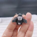 Pin Metálico Escarabajo Negro con Brillantes 30613478
