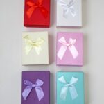 Caja de Regalo 9x7 cm con Detalles en Relieve