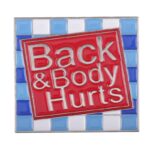 Pin Metálico "Back & Body Hurts" - Estilo Azulejos Retro 48910040