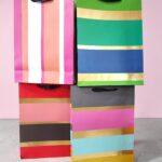 Bolsa de Regalo Grande Rayas Colores Franja Dorada L-31X42X12
