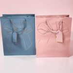 Bolsa de Regalo Mediana Relieve Diseño Moño M-26x32x12