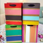 Bolsa de Regalo Chica Rayas Colores Franja Dorada CH- 18X23X10 CM