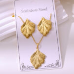 Set de Collar y Aretes de Acero Inoxidable - Diseño de Hoja Texturizada