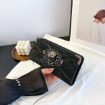 Cartera "Midnight Skull" – Diseño Gótico Barroco con Relieve de Calavera