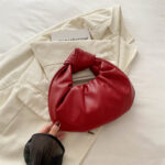 Bolso de Mano "Red Knot" – Diseño de Nudo Estilo Minimalista