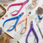 Alicate para Cutícula Profesional en Colores Pastel – Precisión y Estilo para Manicura.