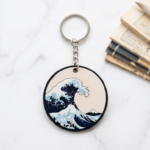 La Gran Ola en tus Manos: Llavero MDF de Colección 🌊✨