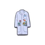 Pin Metálico "Bata Médica Floral" - Accesorio con Estilo