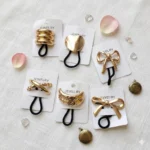 Liga Para Cabello Con Dije Metálico Dorado Elegante Minimalista